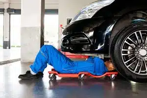 Mechanic repairs car engine